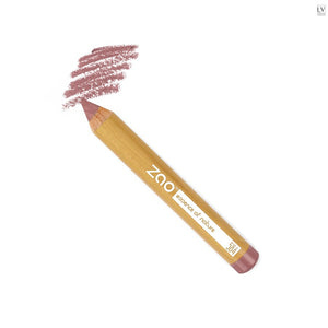 Mit diesem 2-in-1-Stift mit breiter Mine können Sie Ihre Wangen für einen sofortigen, gesunden Glanz färben und Ihre Lippen für einen glamourösen Mund verschönern. Dank seiner weichen, gleitenden Textur lässt sich der Jumbo-Stift für Lippen und Wangen von ZAO ganz einfach auftragen, dehnen und mit dem Finger oder Pinsel verblenden. Das Holz der ZAO-Bleistifte ist PEFC-zertifiziertes kalifornisches Zedernholz, das eine nachhaltige Waldbewirtschaftung garantiert.