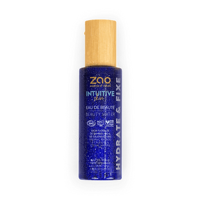 Antioxidativ, feuchtigkeitsspendend und fixierend – das ZAO Beauty Water ist Ihr täglicher Schönheitspartner! Angereichert mit Bio-Bambus und Bio-Ringelblumenblütenwasser schützt es die Haut vor äußeren Einflüssen, spendet intensive Feuchtigkeit und verlängert die Haltbarkeit des Make-ups – für einen frischen, strahlenden Teint den ganzen Tag lang.