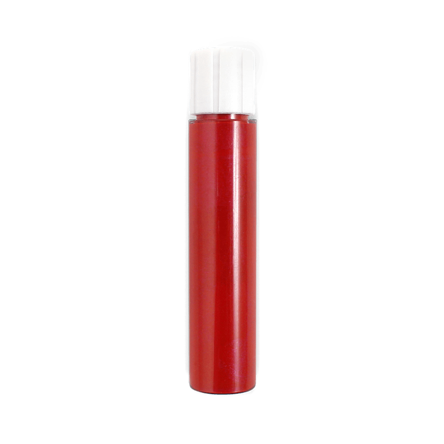 Für intensive, perfekt pigmentierte Lippen hat ZAO den Bold Matte Lip Ink entwickelt. Die innovative und ultrafeine Textur ist zu 90 % natürlichen und veganen Ursprungs und passt sich perfekt den Kurven der Lippen an und hinterlässt ein Gefühl von nackten Lippen. Der Lip Ink lässt sich einfach auftragen und hinterlässt nach dem Trocknen Platz für perfekt gefärbte Lippen mit langem Halt und einem ultramatten Finish.