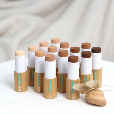 Sämtliche ZAO essence of nature Stick Foundations aufgereiht