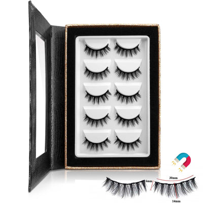 Die Vorratsbox enthält 5 Paar Magnet Wimpern im GLAM Look für Deinen glamourösen Augenaufschlag. Die Wimpern bieten einen leichten Tragekomfort, sind Wasserfest, lassen sich einfach und ohne Kleber anbringen und sind mehrfach wiederverwendbar.